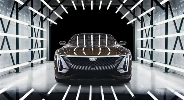 对标劳斯莱斯闪灵！凯迪拉克Celestiq交付：海外售价220万元