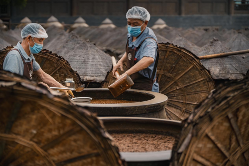 非遗酱油火爆出圈，13 道传统工序怎样创造时代新价值？